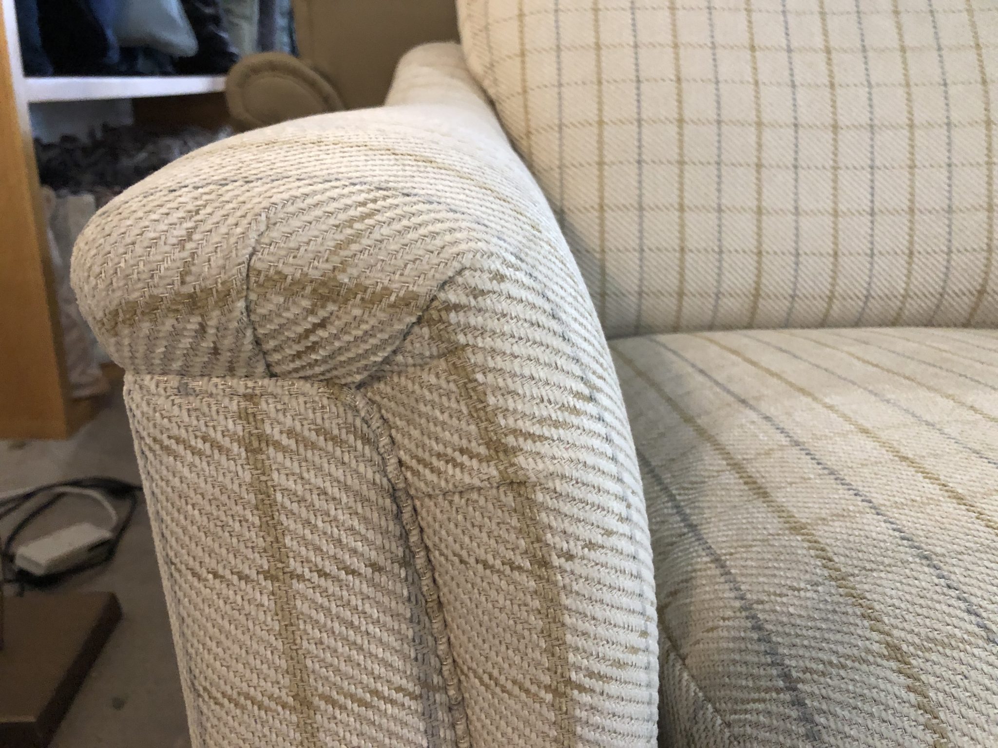 Parker Knoll Bromley Snuggler in cream check