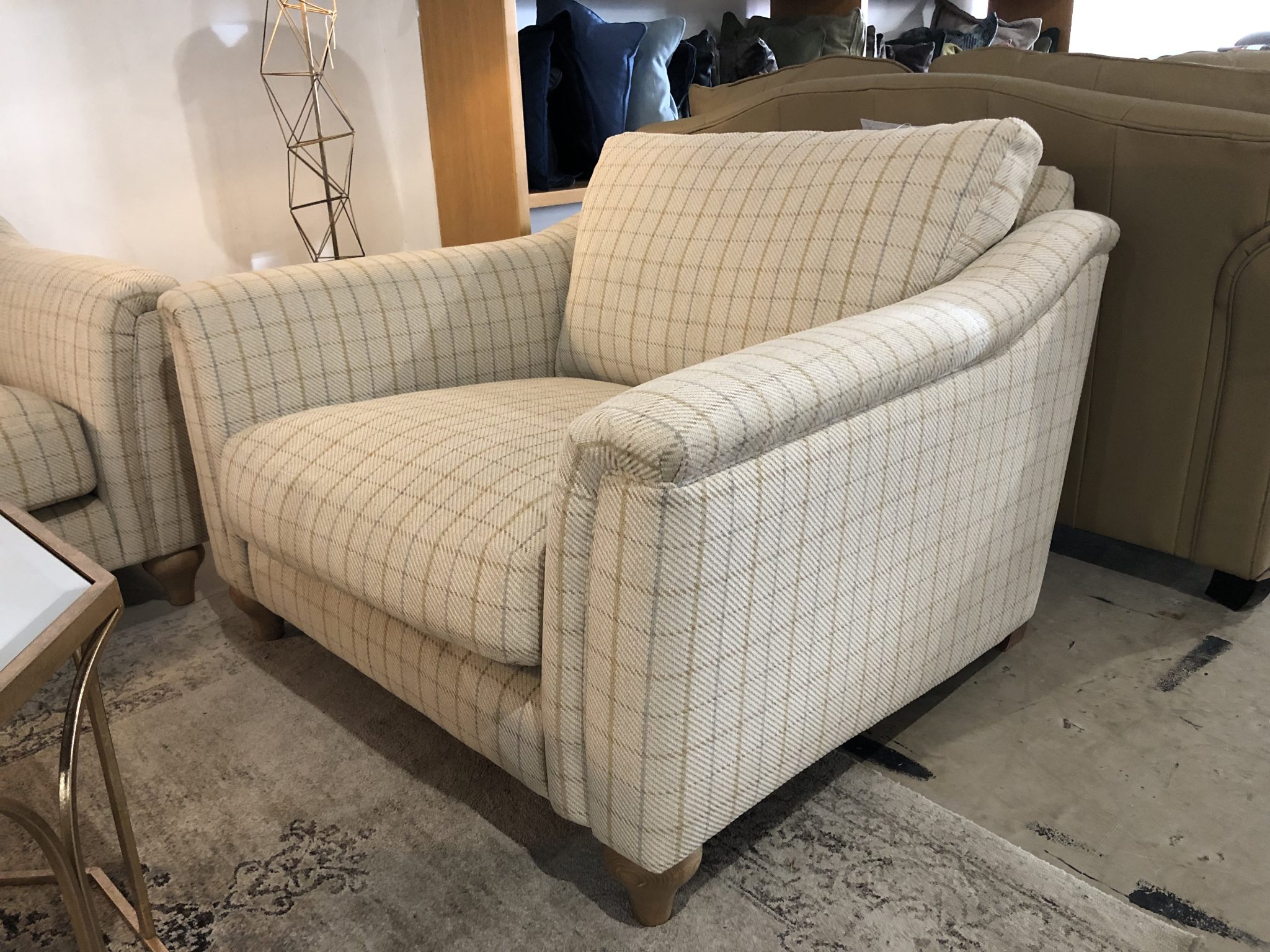 Parker Knoll Bromley Snuggler in cream check